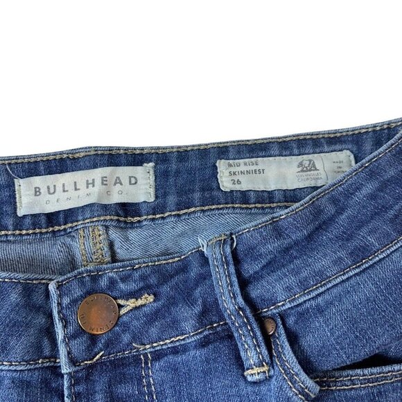 Bullhead Women's  Midrise Skinniest Blue Jeans Size 26 - Stains On Knees​​​​​ - Picture 2 of 8